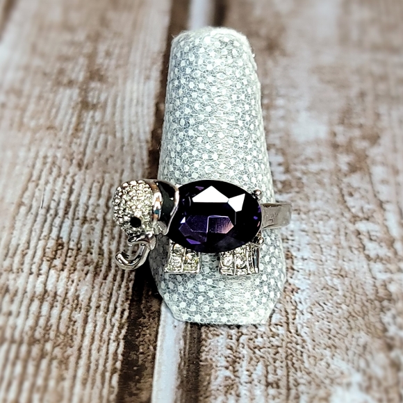Jewelry - Women's Elephant Ring Size 8.5